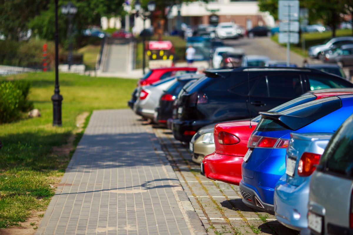 Parkplatzmangel lösen: Praktische Lösungen im Wohngebiet